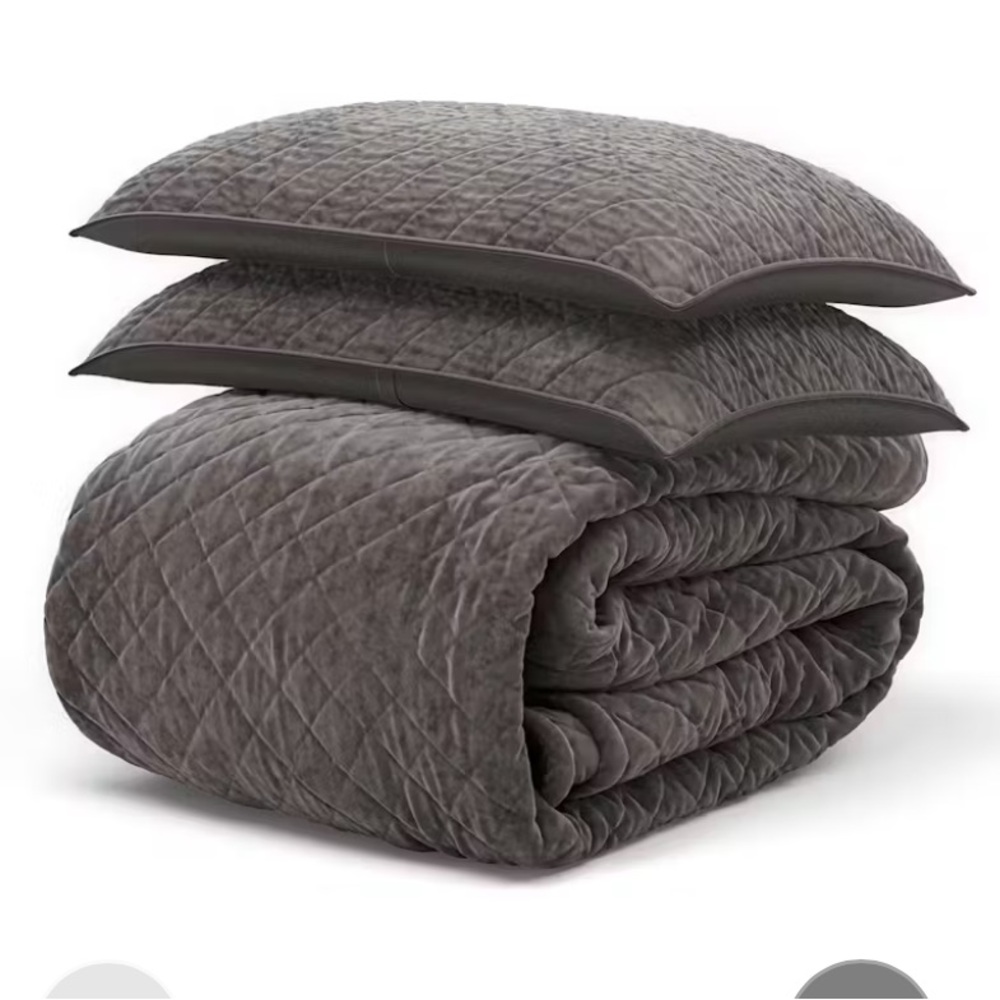 Like New - Saatva Organic Velvet Diamond Quilt. Quilt only